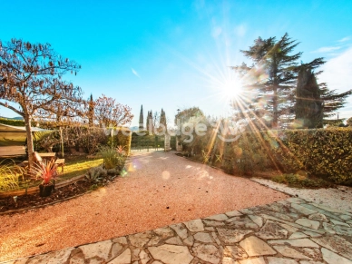 Maison à vendre 8 pièces de 195,99 m² à Gréoux-les-Bains