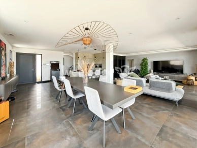 Maison à vendre 7 pièces de 318 m² à Istres