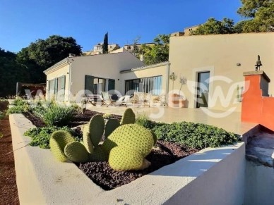 Maison à vendre 5 pièces de 200 m² à Cornillon-Confoux