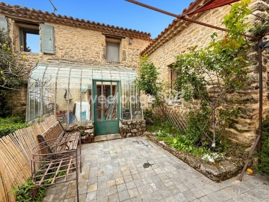 Maison à vendre 5 pièces de 115 m² à Saint-Martin-de-Castillon
