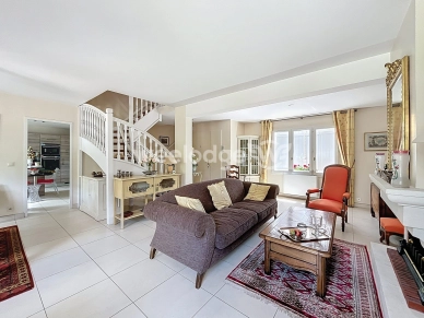 Maison à vendre 7 pièces de 146 m² à Chanteloup-les-Vignes
