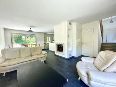 Maison à vendre 6 pièces de 123,9 m² à Jouy-le-Moutier