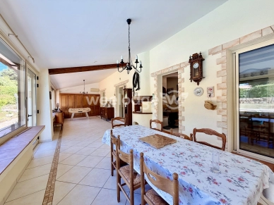 Maison à vendre 9 pièces de 225 m² à Montauroux