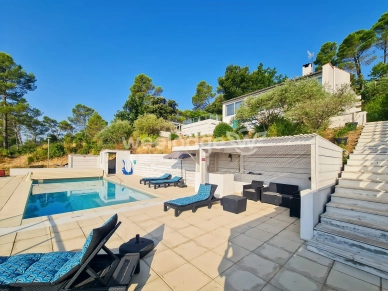 Maison à vendre 9 pièces de 161,01 m² à Esparron-de-Verdon