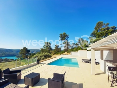 Maison à vendre 9 pièces de 161,01 m² à Esparron-de-Verdon