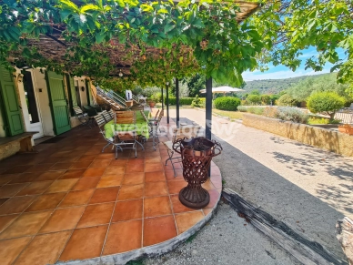 Maison à vendre 12 pièces de 240,86 m² à Allemagne-en-Provence