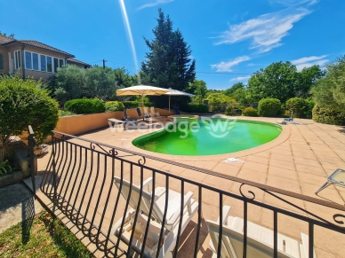 Maison à vendre 12 pièces de 240,86 m² à Allemagne-en-Provence