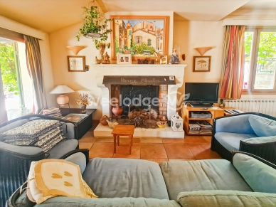Maison à vendre 12 pièces de 240,86 m² à Allemagne-en-Provence