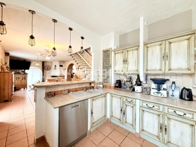 Maison à vendre 8 pièces de 155 m² à Montauroux