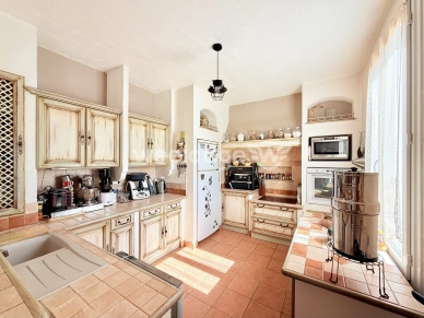 Maison à vendre 8 pièces de 155 m² à Montauroux