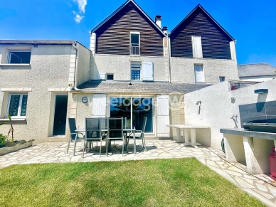 Maison à vendre 8 pièces de 163 m² à Jouy-le-Moutier