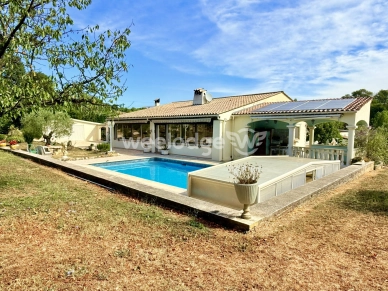 Maison à vendre 9 pièces de 225 m² à Montauroux