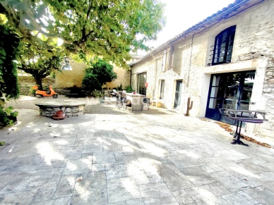 Maison à vendre 7 pièces de 354 m² à Saint-Rémy-de-Provence