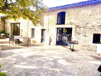 Maison à vendre 7 pièces de 354 m² à Saint-Rémy-de-Provence