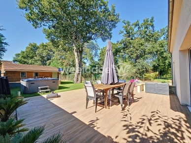 Maison à vendre 6 pièces de 166 m² à Éragny