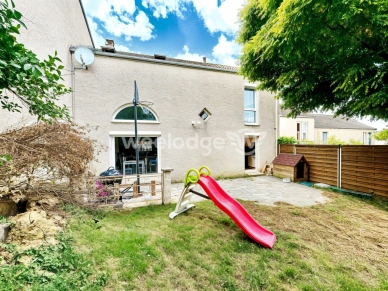 Maison à vendre 6 pièces de 115,05 m² à Jouy-le-Moutier