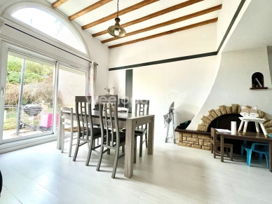 Maison à vendre 6 pièces de 115,05 m² à Jouy-le-Moutier