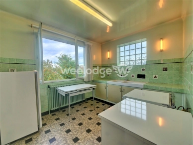 Maison à vendre 6 pièces de 132 m² à Saint-Thibault-des-Vignes