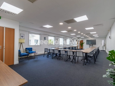 Local commercial à vendre 2 pièces de 93 m² à Osny