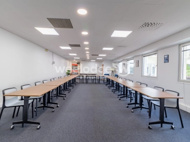 Local commercial à vendre 2 pièces de 93 m² à Osny