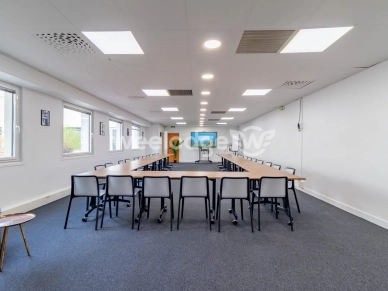 Local commercial à vendre 2 pièces de 93 m² à Osny