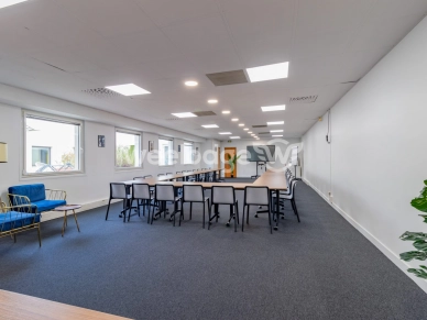 Local commercial à vendre 2 pièces de 93 m² à Osny