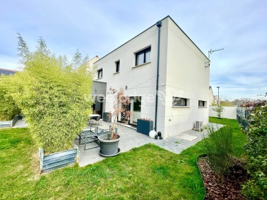 Maison à vendre 6 pièces de 142,15 m² à Jouy-le-Moutier