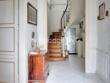 Maison à vendre 12 pièces de 232 m² à Lisieux