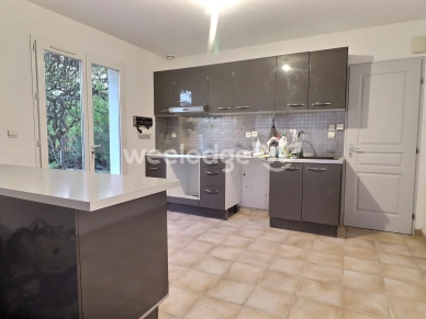 Maison à vendre 4 pièces de 111 m² à Peyrolles-en-Provence