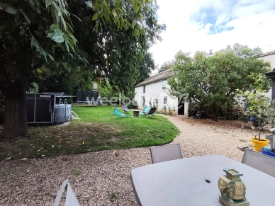 Maison à vendre 10 pièces de 300 m² à Mesnils-sur-Iton