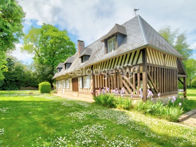 Maison à vendre 12 pièces de 326 m² à Lisieux