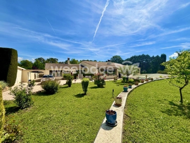 Maison à vendre 9 pièces de 225 m² à Montauroux