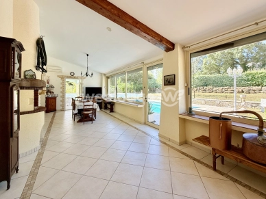 Maison à vendre 9 pièces de 225 m² à Montauroux