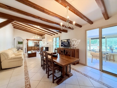 Maison à vendre 9 pièces de 225 m² à Montauroux