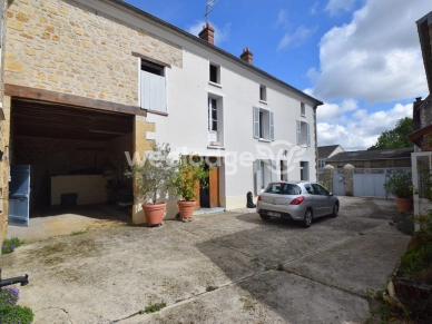 Maison à vendre 10 pièces de 247 m² à Jouy-le-Moutier