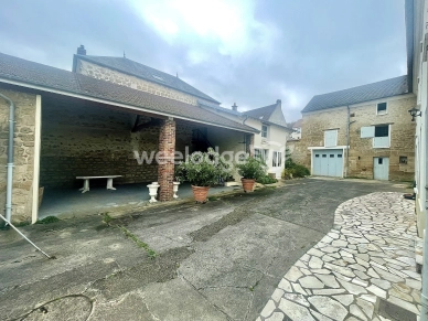 Maison à vendre 10 pièces de 247 m² à Jouy-le-Moutier
