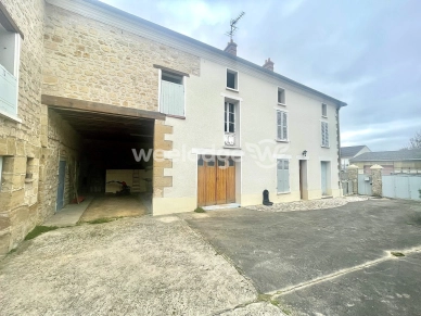 Maison à vendre 10 pièces de 247 m² à Jouy-le-Moutier