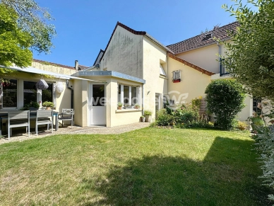 Maison à vendre 8 pièces de 143 m² à Maurecourt