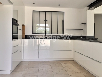 Maison à vendre 7 pièces de 174 m² à Saint-Chamas