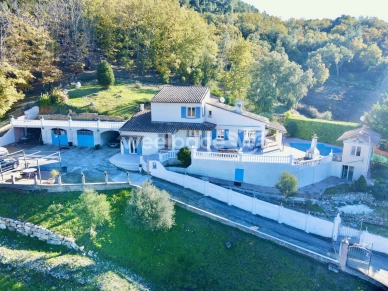 Maison à vendre 7 pièces de 168 m² à Les Adrets-de-l'Estérel