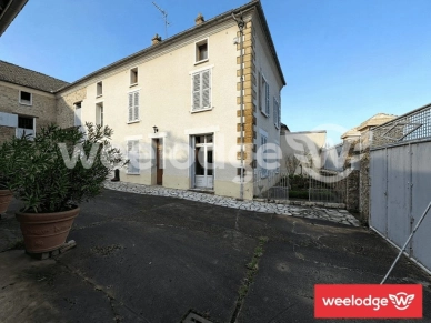 Maison à vendre 10 pièces de 505 m² à Jouy-le-Moutier