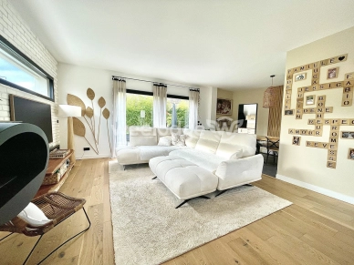 Maison à vendre 6 pièces de 142,15 m² à Jouy-le-Moutier