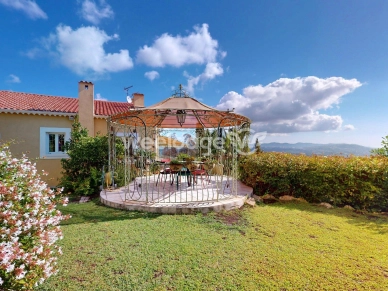 Maison à vendre 5 pièces de 142 m² à Mandelieu-la-Napoule