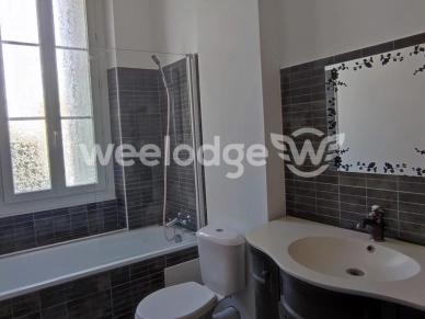 Maison à vendre 6 pièces de 210 m² à Ruelle-sur-Touvre