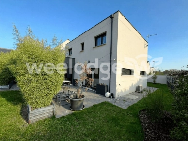 Maison à vendre 6 pièces de 142,15 m² à Jouy-le-Moutier