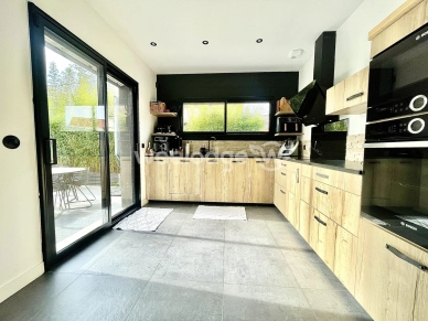 Maison à vendre 6 pièces de 142,15 m² à Jouy-le-Moutier