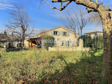 Maison à vendre 6 pièces de 172 m² à Saint-Martin-de-Crau