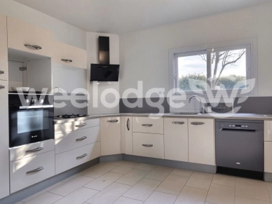 Maison à vendre 6 pièces de 172 m² à Saint-Martin-de-Crau