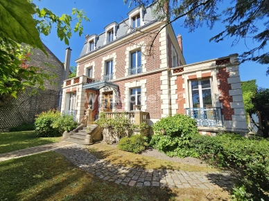 Maison à vendre 10 pièces de 250 m² à Conflans-Sainte-Honorine