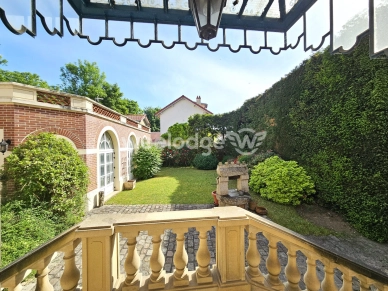 Maison à vendre 10 pièces de 250 m² à Conflans-Sainte-Honorine